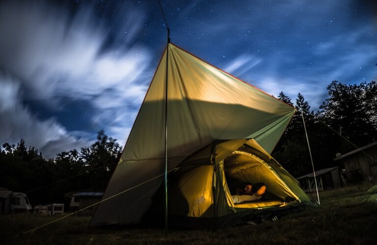 Undgå lugtgener og bakterier: Tips til at holde dit campingtoilet rent og hygiejnisk