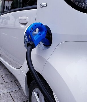 Fremtidens bykørsel: Hvordan små elbiler ændrer vores transportvaner